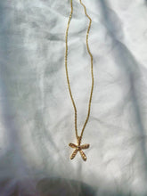 Load image into Gallery viewer, Starfish Necklace