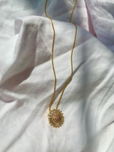 Load image into Gallery viewer, Sunflower Necklace