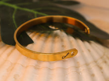 Load image into Gallery viewer, Engraved Bermuda Bangle
